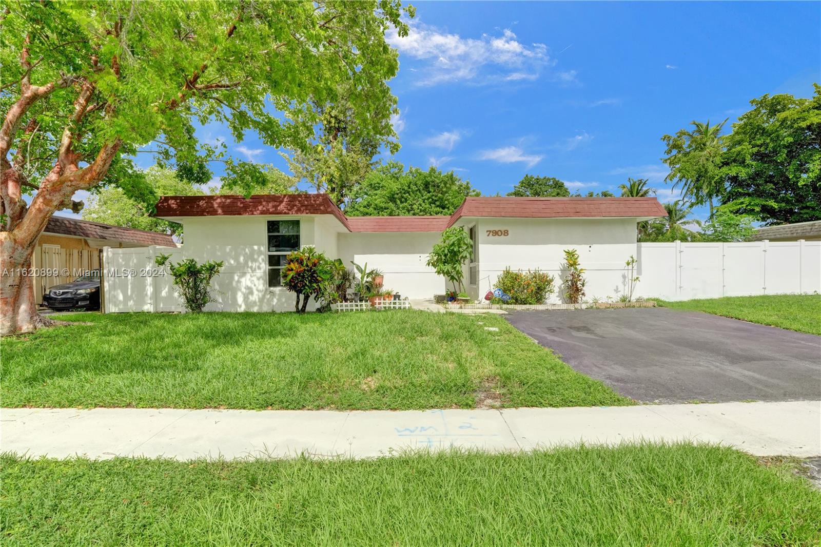 70th Ave, Tamarac, FL 33321