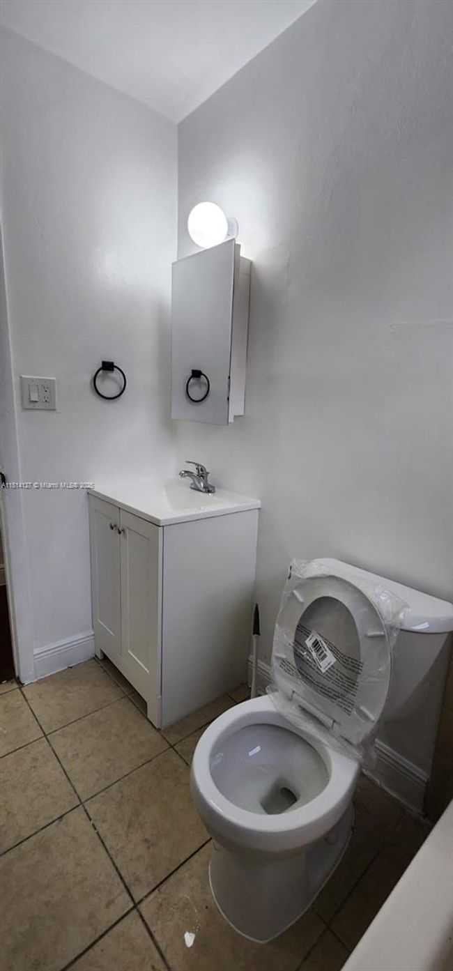 B - 371 Ne 57 Th Ct, Home with 2 bedrooms, 1 bathrooms and null parking in Oakland Park FL | Image 13