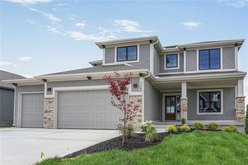 7080 Nw Forest Lakes Dr, Parkville, MO, 64152-1169 | Card Image