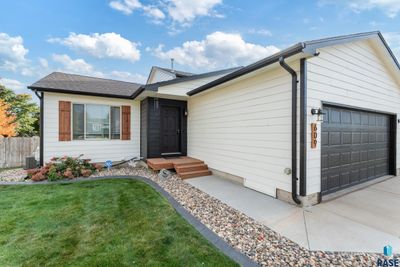 609 Teddy St, House other with 3 bedrooms, 2 bathrooms and null parking in Harrisburg SD | Image 2