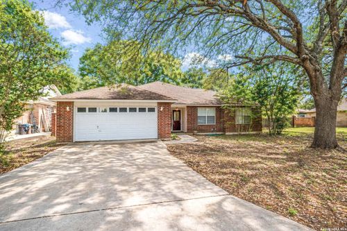 233 Hilltop Dr, Seguin, TX, 78155 | Card Image