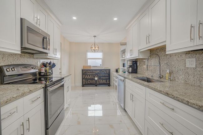 APT-401 - 3326 Arcara Way, Condo with 3 bedrooms, 2 bathrooms and null parking in Lake Worth FL | Image 8