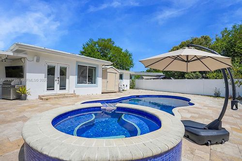 30 Bentley Dr, Miami Springs, FL, 33166-4917 | Card Image