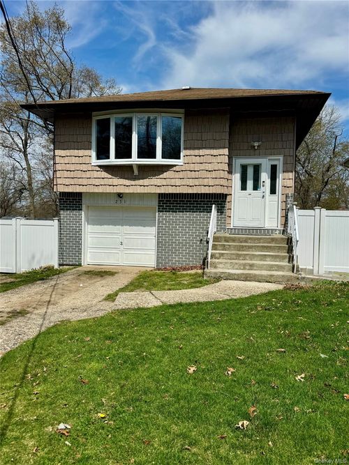 231 Fir Grove Rd, Ronkonkoma, NY, 11779-4803 | Card Image