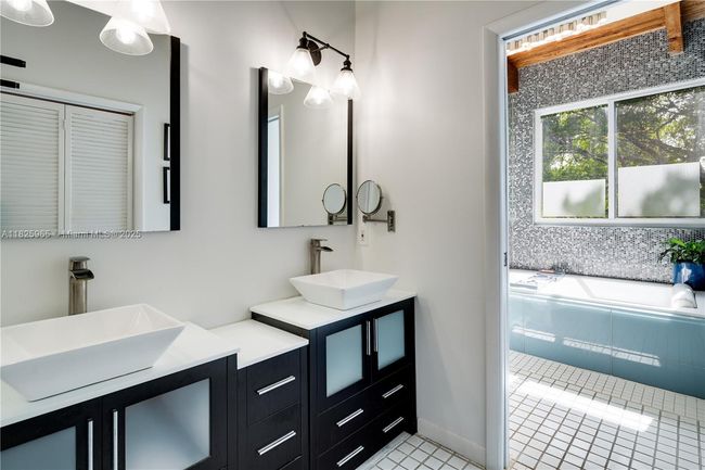 5292 Sw 69 Th Pl, Townhouse with 2 bedrooms, 3 bathrooms and null parking in Miami FL | Image 18