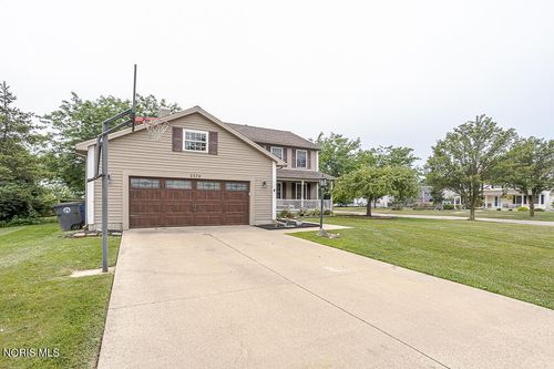 2376 Mckinley Dr, Perrysburg, OH, 43551-1182 | Card Image