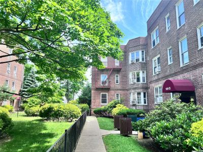 1N - 141-13 Union Turnpike, Home with 1 bedrooms, 1 bathrooms and null parking in Flushing NY | Image 2