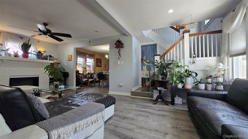 170 E Mineola Ave, Valley Stream, NY, 11580-6011 | Card Image