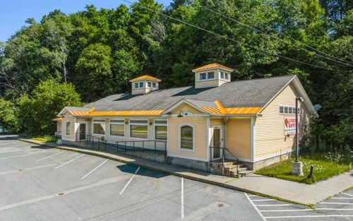 626 Broad St, Lyndonville, VT, 05851-8685 | Card Image