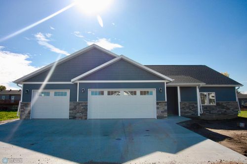 305 Prairie Dr N, Hankinson, ND, 58041-4020 | Card Image
