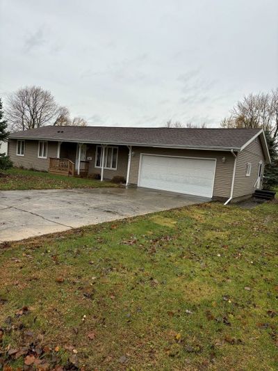 345 W Iroquois Street, House other with 3 bedrooms, 2 bathrooms and 2 parking in Sheldon IL | Image 2