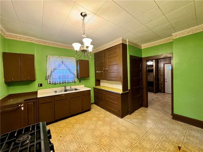 1043 Irwin St, House other with 3 bedrooms, 2 bathrooms and null parking in Aliquippa PA | Image 10