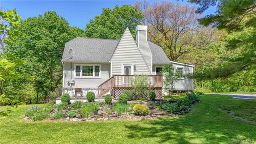 94 Smithtown Rd, Fishkill, NY, 12524-2448 | Card Image