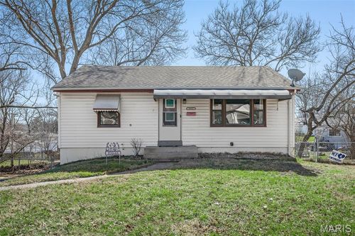 10832 Saint Henry Ct, Saint Ann, MO, 63074-2532 | Card Image