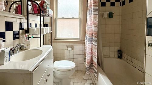 18037 Pennington, Detroit, MI, 48221 | Card Image