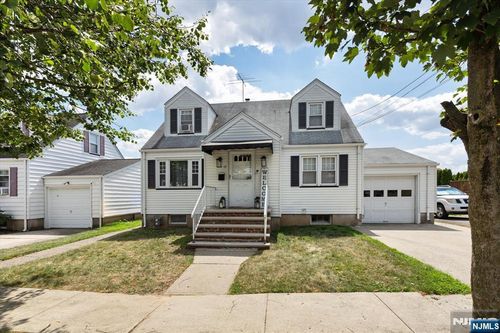 10 Garretson Ave, Totowa, NJ, 07512-2413 | Card Image