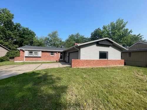 8320 Willow Way, Raytown, MO, 64138-3448 | Card Image