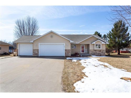 634 Jefferson St, River Falls, WI, 54022-3141 | Card Image