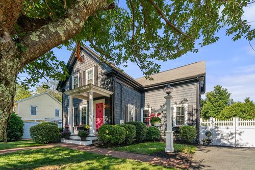32 Pleasant St, Milton, MA, 02186-4517 | Card Image