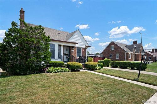 8220 Hartwell St, Detroit, MI, 48228-2743 | Card Image