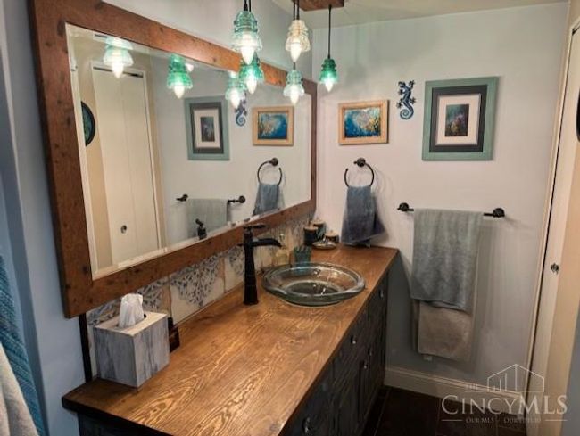 Condo Bathroom View 2 | Image 11