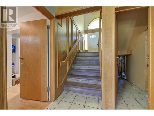 215 Arab Rd, House other with 8 bedrooms, 6 bathrooms and 5 parking in Kelowna BC | Image 37