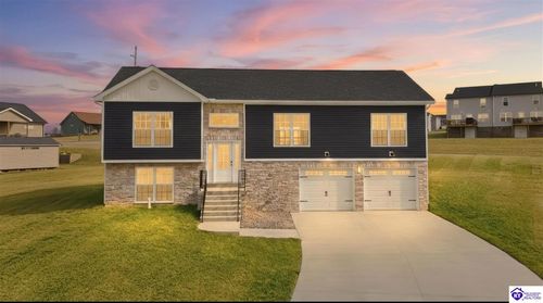 57 D Wayne Cir, Elizabethtown, KY, 42701-4494 | Card Image