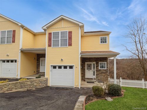43 Aveonis Ct, Fishkill, NY, 12524-1639 | Card Image