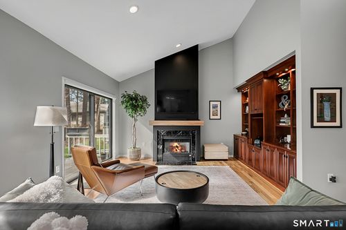5-5 Vista Ter, Avon, CT, 06001-3922 | Card Image