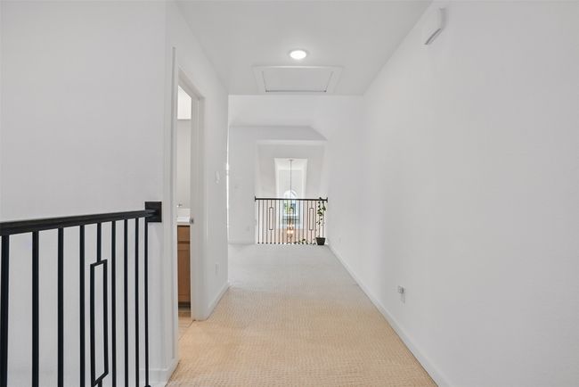 Upstairs hallway | Image 16