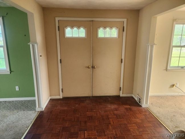 side entrance | Image 26