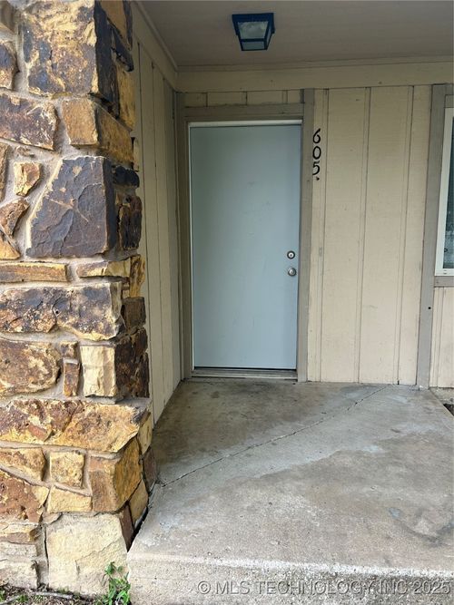 unit-605-2207 E 66th Pl, Tulsa, OK, 74136-1289 | Card Image