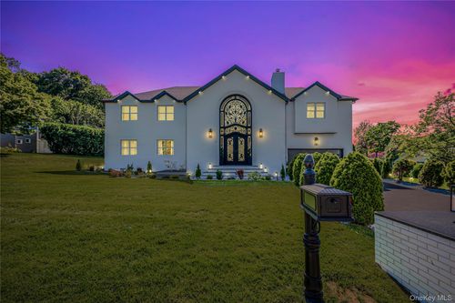 3 Fairview Ln, Glen Cove, NY, 11542-1728 | Card Image