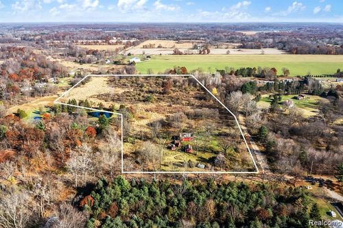 15245 Roepke Rd, Gregory, MI, 48137-9727 | Card Image