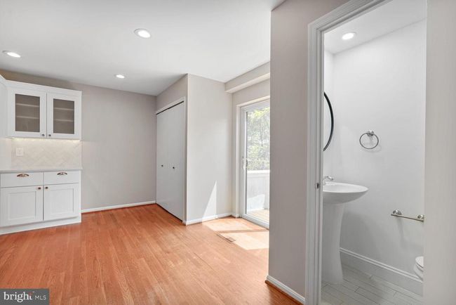 11022 Saffold Way, Townhouse with 4 bedrooms, 3 bathrooms and null parking in RESTON VA | Image 8