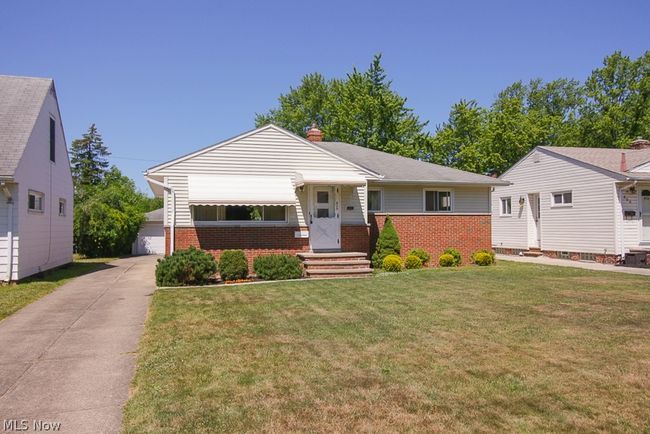 860 High Street, House other with 3 bedrooms, 1 bathrooms and null parking in Bedford OH | Image 2