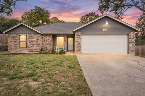 1105 Lakeview Drive, Azle, TX, 76020 | Card Image
