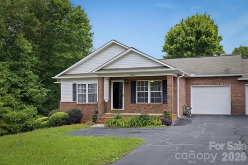2523 26th Ave Ne, Hickory, NC, 28601-9067 | Card Image