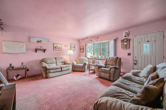 31 Cozzens Pl, House other with 3 bedrooms, 1 bathrooms and null parking in Patchogue NY | Image 4
