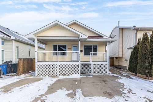 {{alt}} | Card Image