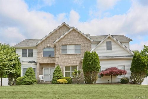 6 Margo Ct, Airmont, NY, 10901-7533 | Card Image