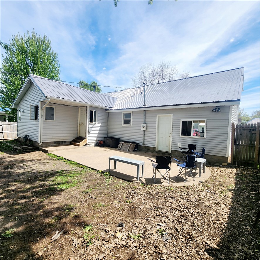 Levering St, Traer, IA 50675