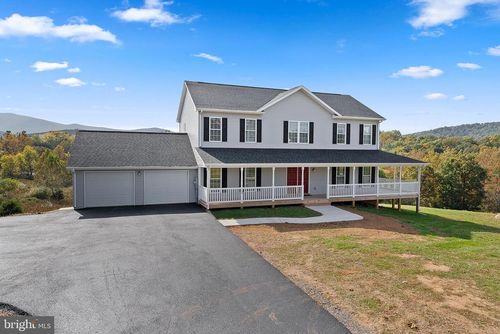 100 Holiday Ct, BENTONVILLE, VA, 22610-2697 | Card Image