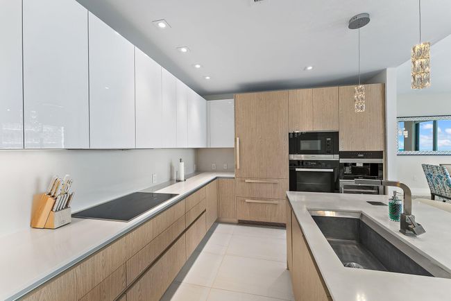 H1201 - 3100 N Ocean Dr, Condo with 2 bedrooms, 3 bathrooms and null parking in Riviera Beach FL | Image 14