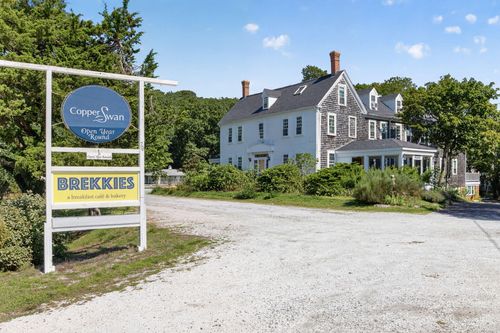 70 Main St, Wellfleet, MA, 02667-7433 | Card Image