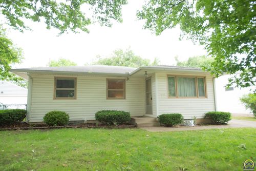 1905 Sw Meadow Ln, Topeka, KS, 66604-3568 | Card Image