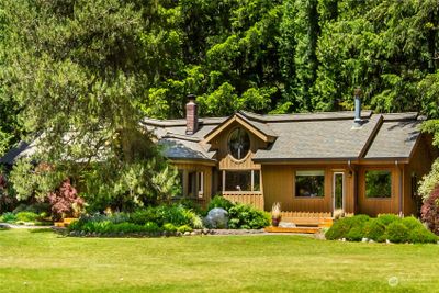 South facing passive solar orientation of the main house | Image 1