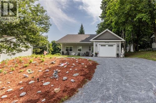 76 Pleasant Ave, Sussex, NB, E4E1X7 | Card Image