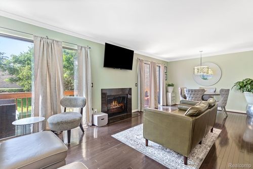 5305 Wright Way S, West Bloomfield, MI, 48322-2118 | Card Image