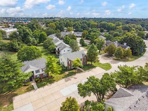 c-1504 Surrey Ln, Saint Peters, MO, 63304-2811 | Card Image